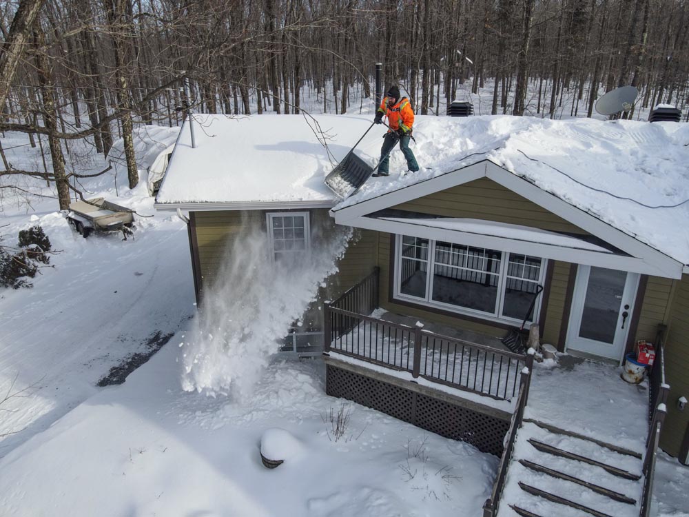 Déneigement de toiture